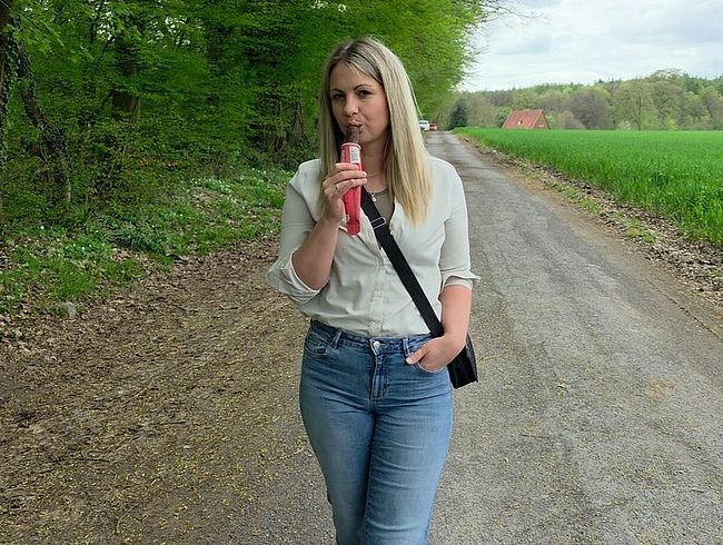 Download: SexyMilfDiana - Zu heiß für einen einfachen Spaziergang - Schwanzgeil nach meinen Eis