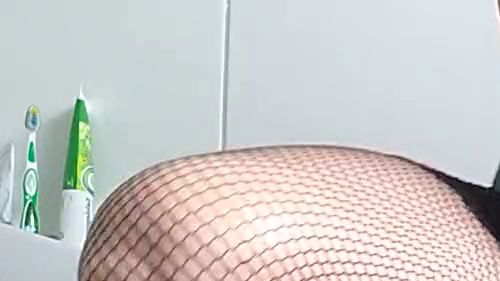 Download: SexySuesse - Gepisst im engen Sylvester Satinkleid