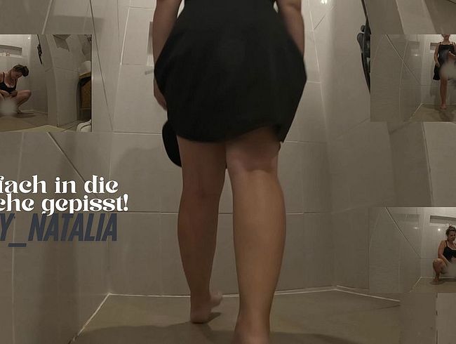 Download: Sexy_Natalia - Einfach in die Dusche gepisst