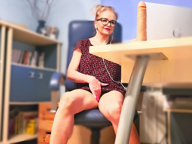 Download: Sexyjennyeu - I Got Horny During Online Tutoring