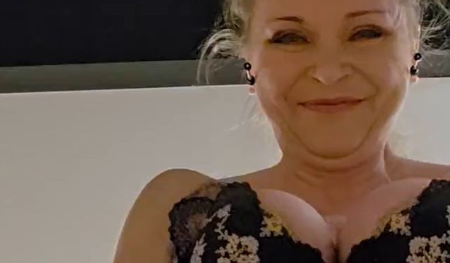 Download: Sexyjennyeu - Tante Jenny dreht mit ihrem größten Spielzeug völlig durch