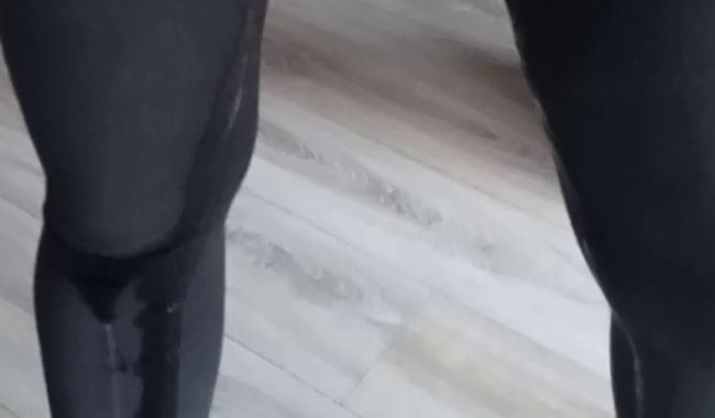 Download: Sexylady711 - Voll in die Leggins gepisst