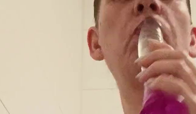 Download: Sexylady711 - Geil besorgt in der Badewanne mit meinen Dildo