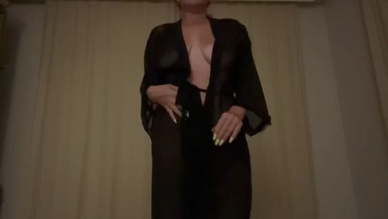 Download: Sexymilf42 - Mein sexy Morgenmantel Teil1