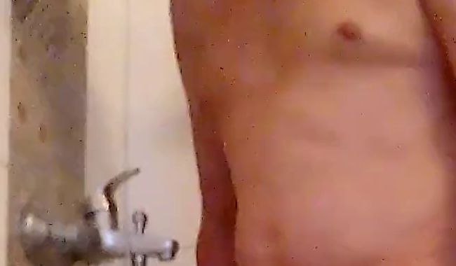 Download: Sexypaar3947 - Geil die großen Schwanz für dich gewichst unter der Dusche