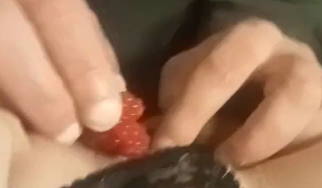 Download: Sexypaar3947 - Frisch Rasierte Fotze geleckt und gefingert