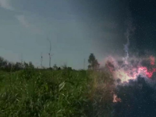 Download: SexyprivatGirl - Ungeplantes Intermezzo in Halterlosen und nassem Strahl an der Autobahn