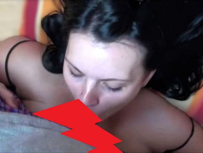 Download: SexyprivatGirl - POV Deepthroat – Ich liege, sauge, schlucke… bis meine Titten vollgespritzt sind!