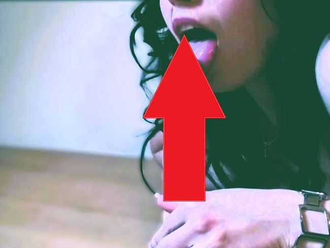 Download: SexyprivatGirl - Rasiert, versaut & unersättlich... Jungmaul saugt und reitet das Toy gnadenlos