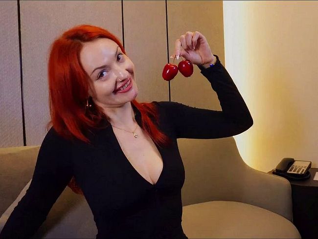 Download: Shameless_redhead - Ich spiele auf charmante Weise mit Äpfeln.