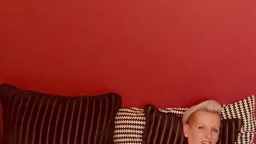 Download: Skinny_Nicci - Elegant-Versaut es mir selbst besorgt Vorspiel Teil 2