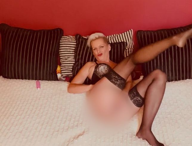 Download: Skinny_Nicci - Elegant-Versaut es mir selbst besorgt Vorspiel Teil 2