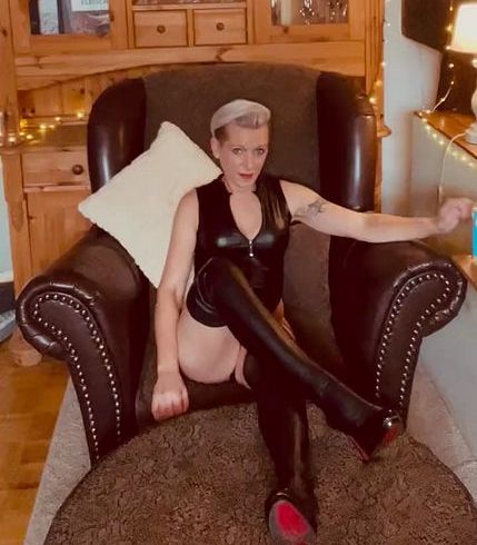 Download: Skinny_Nicci - Geil am Sonntag mit neuem Latex Outfit und Heels und Meinem Spielzeug
