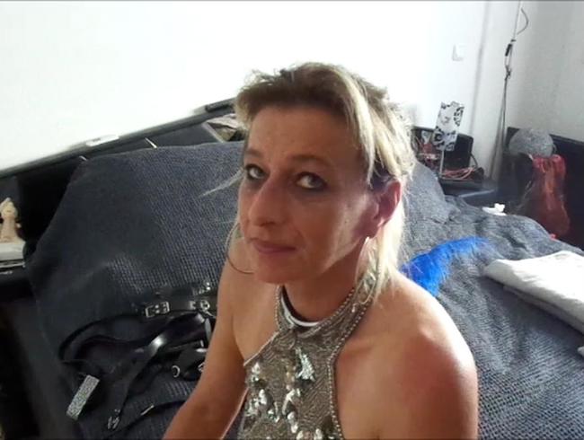 Download: Sklavin-Sylvia - Schwanz Tief und versaut ganz Nah