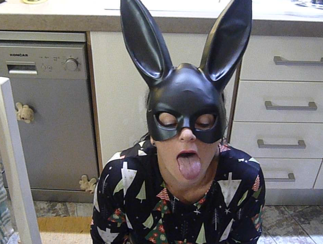 Download: SlutMom109 - Ich bin nur ein Sperma-Dump für Männer BUNNY MASK