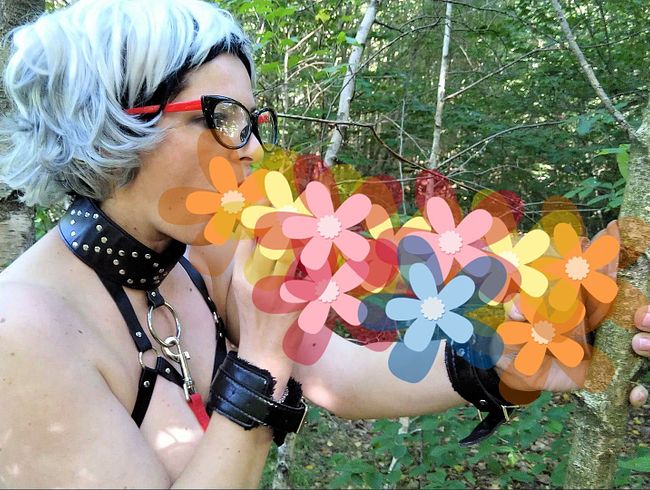 Download: SlutMom109 - Was für eine wirklich gehorsame reife Fotze. Reife Fotze masturbiert mit im Freien