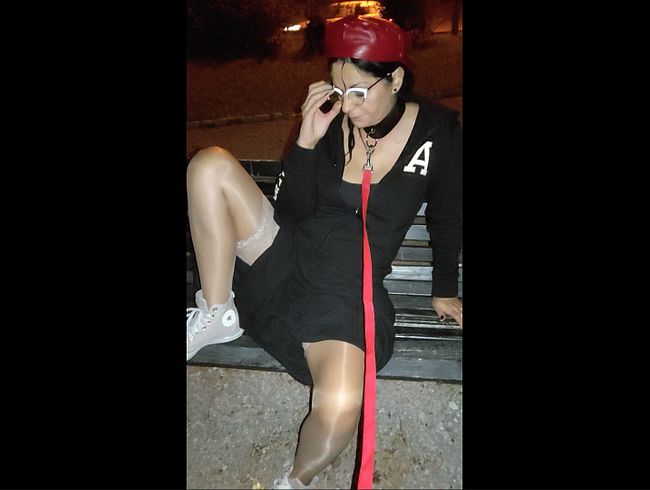 Download: SlutMom109 - Mollige MILF mit süßer Brille masturbiert sich selbst