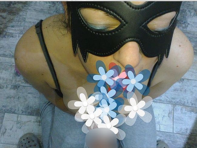 Download: SlutMom109 - Amateur-MILF bekommt einen Mundvoll Sperma