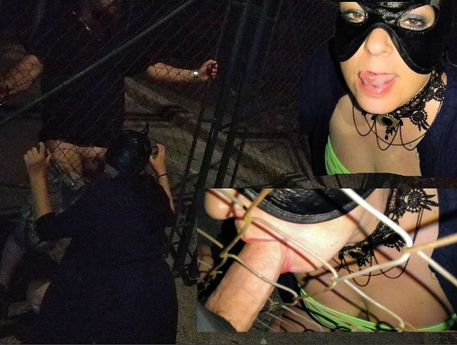 Download: SlutMom109 - Saugschwein lutscht fetten Schwanz im Freien