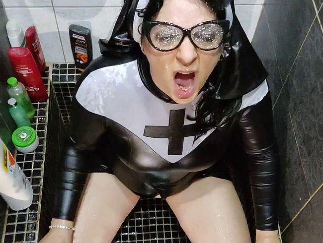 Download: SlutMom109 - Golden Shower Zeit