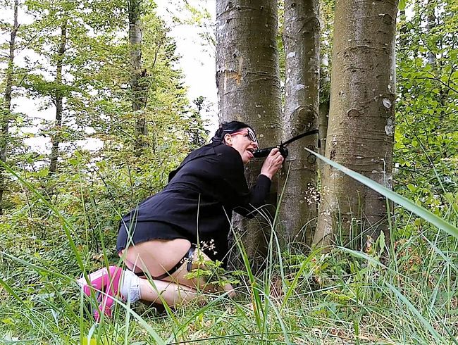 Download: SlutMom109 - Spielen im Wald