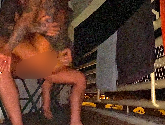 Download: Sluttylouise170 - Ich ficke ihn auf dem Hotelbalkon, bis er in mir kommt