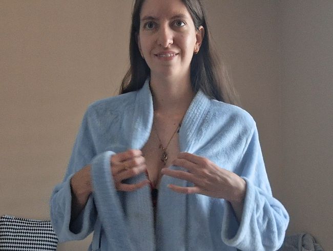 Download: Sofia-Bloom - Ich war so aufgeregt! Mein 1. mal in Unterwäsche