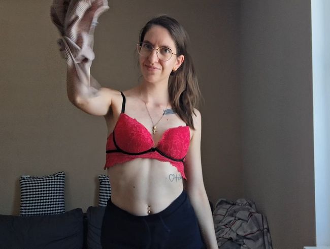 Download: Sofia-Bloom - Ist das zu intim?!? Zum 1x vor laufender Kamera selbst angefasst