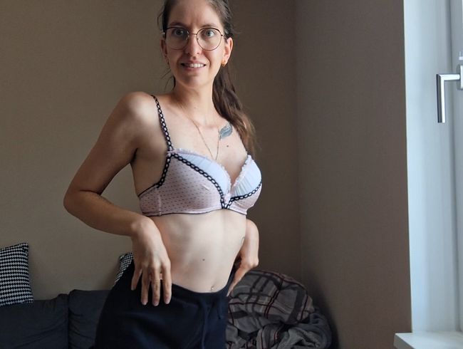 Download: Sofia-Bloom - So nervös war ich noch nie! Mein ERSTER ORGASMUS vor laufender Kamera