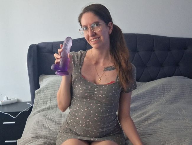 Download: Sofia-Bloom - Ich hätte nie gedacht dass ich DAS mache! Mein 1x mit einem Dildo