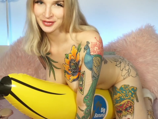 Download: SophiaSapphire - AUFBLASBARE Banane abgeritten bis zum Orgasmus