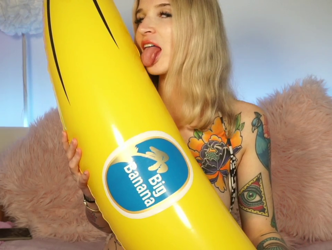 Download: SophiaSapphire - AUFBLASBARE Banane abgeritten bis zum Orgasmus