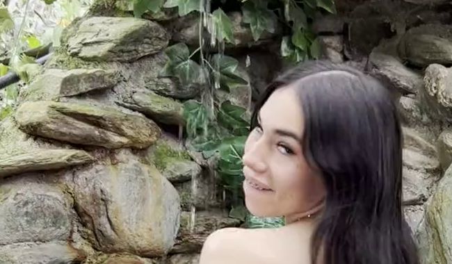 Download: SophiaStorm1 - Heute werde ich mit Wasser spielen, während es durch meinen ganzen Körper fließt