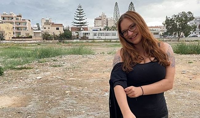 Download: SophieShy - Blankgezogen in mitten der Stadt