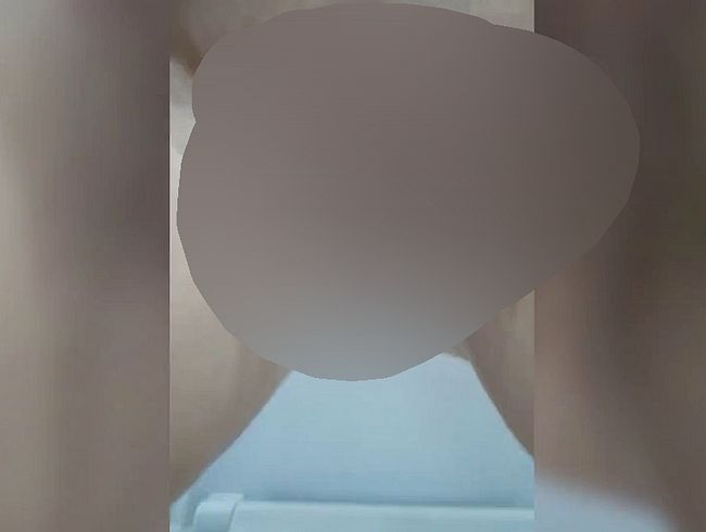 Download: Sperma-Bannys - Musste dringend Pinkeln!