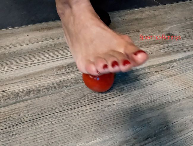 Download: Sperma-Bannys - Geiler Crushing mit meinem kleinen Füß