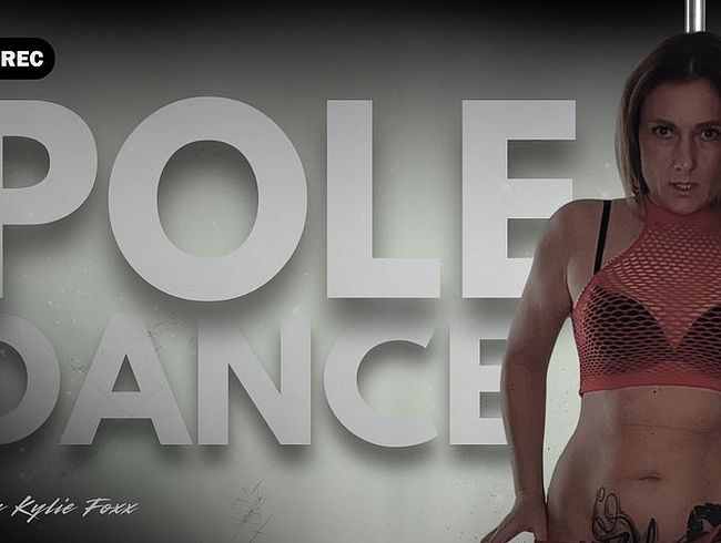 Download: SpicyKylieFoxx - Nackter, nasser Poledance