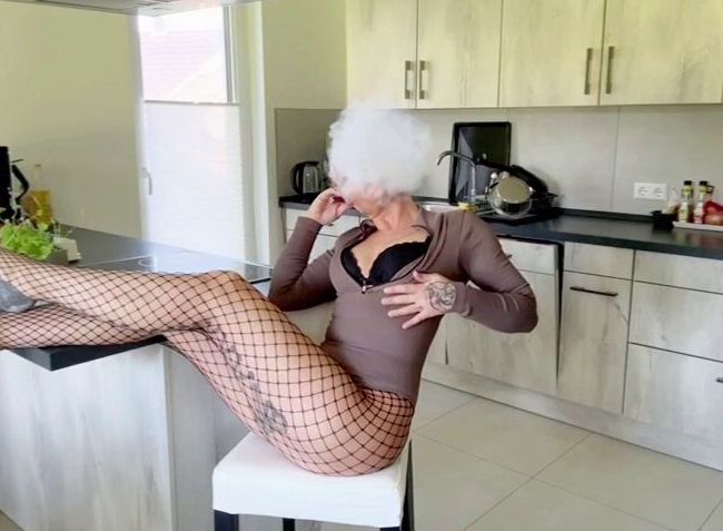 Download: SpicyKylieFoxx - Heißer Zug- Verbotene Lust in der Küche