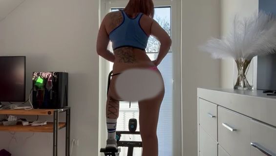 Download: SpicyKylieFoxx - Heißes Workout