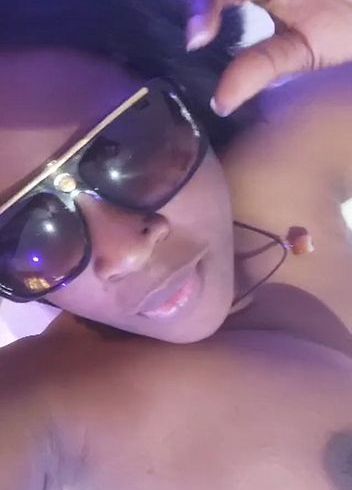 Download: Squirt-Hure - Atmende Muschi. Sieh mir zu, wie ich für dich gewaltige Spritzer rausdrücke!