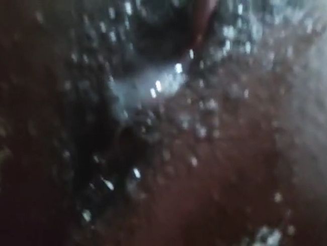 Download: Squirt-Hure - Glaub mir, du wirst nicht lange dabei bleiben! Wer ist bereit, mit mir nass zu werden?