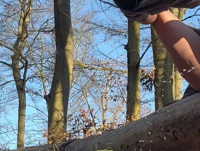 Download: Squirtydirty - Videodreh geht schief und ich pinkel mir voll auf die Hose