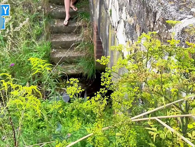 Download: Squirtydirty - Ich musste gleich zweimal pinkeln und es war keine Toilette in der Nähe