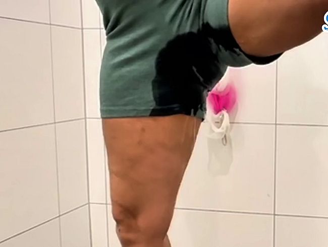 Download: Squirtydirty - Ich habe mir in die Hose gemacht….und es war geil!