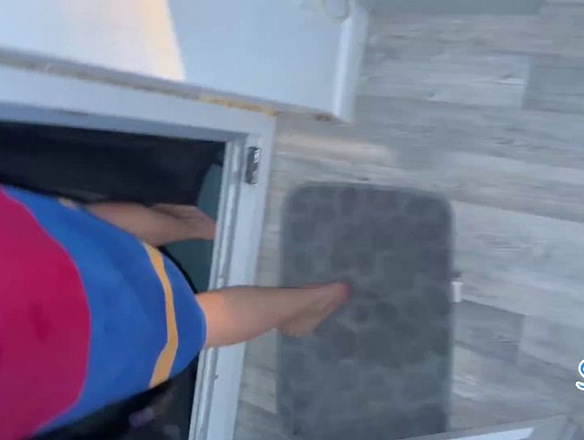 Download: Squirtydirty - Im hohen Bogen einfach mal in den Pool gepisst