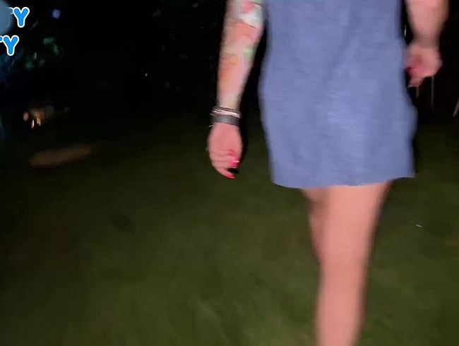 Download: Squirtydirty - Die lauen Sommernächte bieten sich geradezu an um outdoor zu pissen.