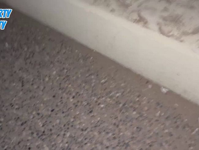 Download: Squirtydirty - So kann der Urlaub beginnen! Begleitet mich durch meinen schön versauten Piss Urlaub