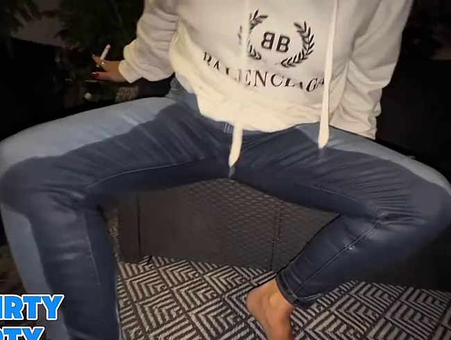 Download: Squirtydirty - Ein total versauter Jeans-Piss!