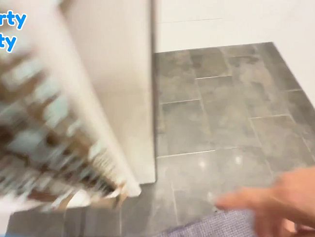 Download: Squirtydirty - Kurz und knapp! Einfach über seinen Schwanz gepisst!