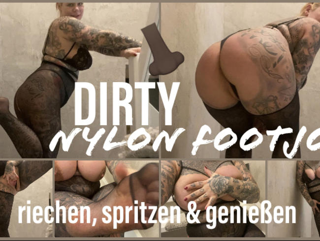Download: SteffiBlond - DIRTY nylon footjob I riechen, spritzen & genießen